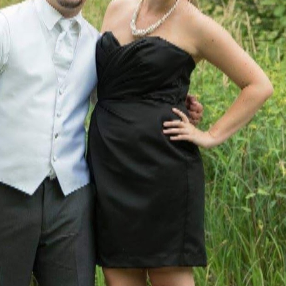 Dress - Picture 3 of 3